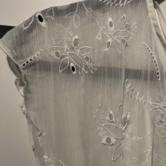 Express white embroidered X-Small top - Picture 7 of 7